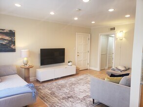 11718 Darlington Ave, Unit 7 in Los Angeles, CA - Building Photo - Building Photo