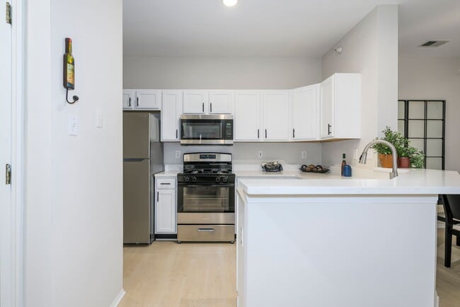 Carriage Place at Lake Chesterfield in Grover, MO - Foto de edificio - Building Photo