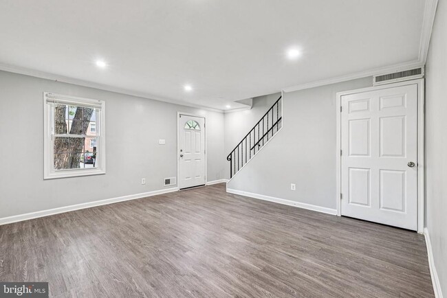 property at 2905 Wren Ct