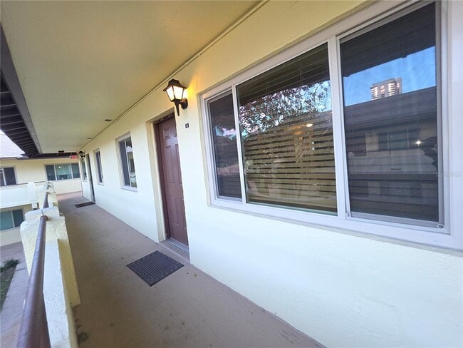 400 Oakridge Blvd in Daytona Beach, FL - Foto de edificio - Building Photo