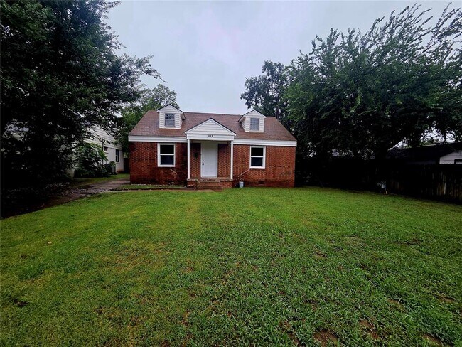 904 E Lockheed Dr in Midwest City, OK - Building Photo - Building Photo
