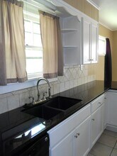 943 Ohio St in Lawrence, KS - Building Photo - Building Photo