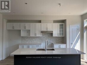 573 Lilith St in Ottawa, ON - Building Photo - Building Photo