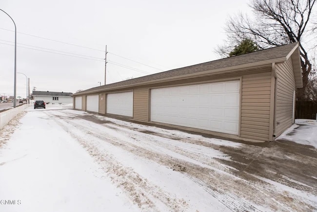 408 S Washington St, Unit 1 in Bismarck, ND - Foto de edificio - Building Photo