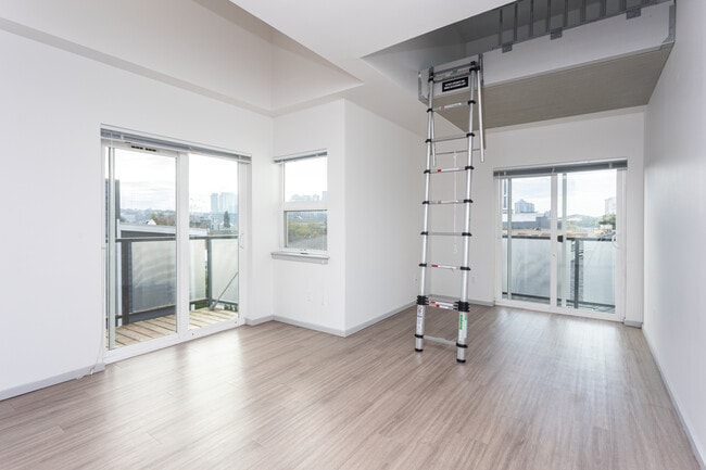 Vistana Apartments in Seattle, WA - Building Photo - Interior Photo