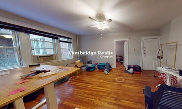13 Gray Gdns E, Unit 5A in Cambridge, MA - Building Photo - Building Photo