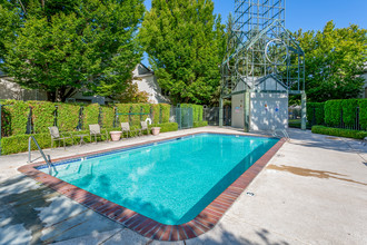 Richland Court Apartments in Richland, WA - Foto de edificio - Building Photo