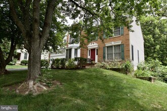 8614 Oak Chase Cir in Fairfax Station, VA - Building Photo - Building Photo