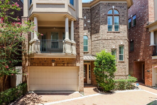 property at 1829 Oakdale St