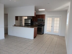 520 N 69th Ave in Hollywood, FL - Foto de edificio - Building Photo