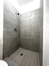 1381 NW 56th St, Unit S in Miami, FL - Building Photo - Building Photo