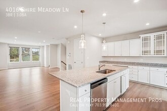 4016 Shire Meadow Ln in Triangle, VA - Building Photo - Building Photo