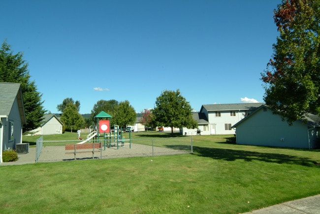 Townhomes at Mountain View - Valley Avenue in Sumner, WA - Building Photo - Building Photo