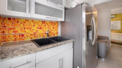 626 Meridian Ave in Miami Beach, FL - Building Photo - Building Photo