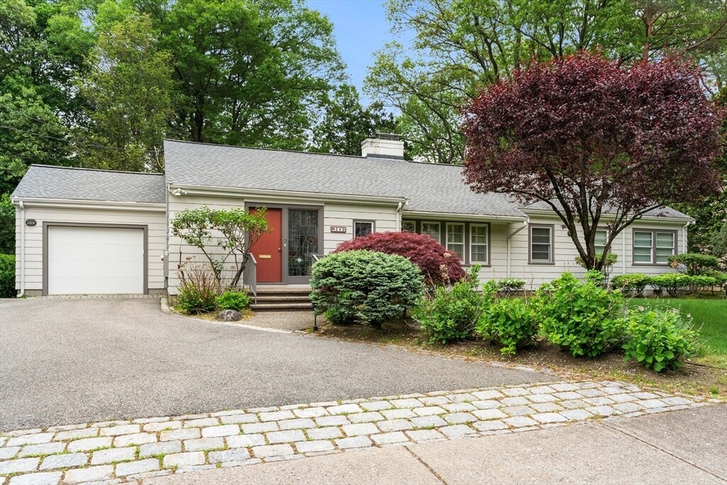 140 Paulson Rd in Newton, MA - Building Photo