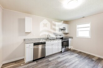 16 Ames St in Seneca, SC - Foto de edificio - Building Photo