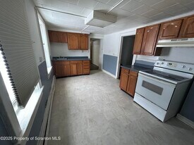 1849 Clearview St in Scranton, PA - Building Photo