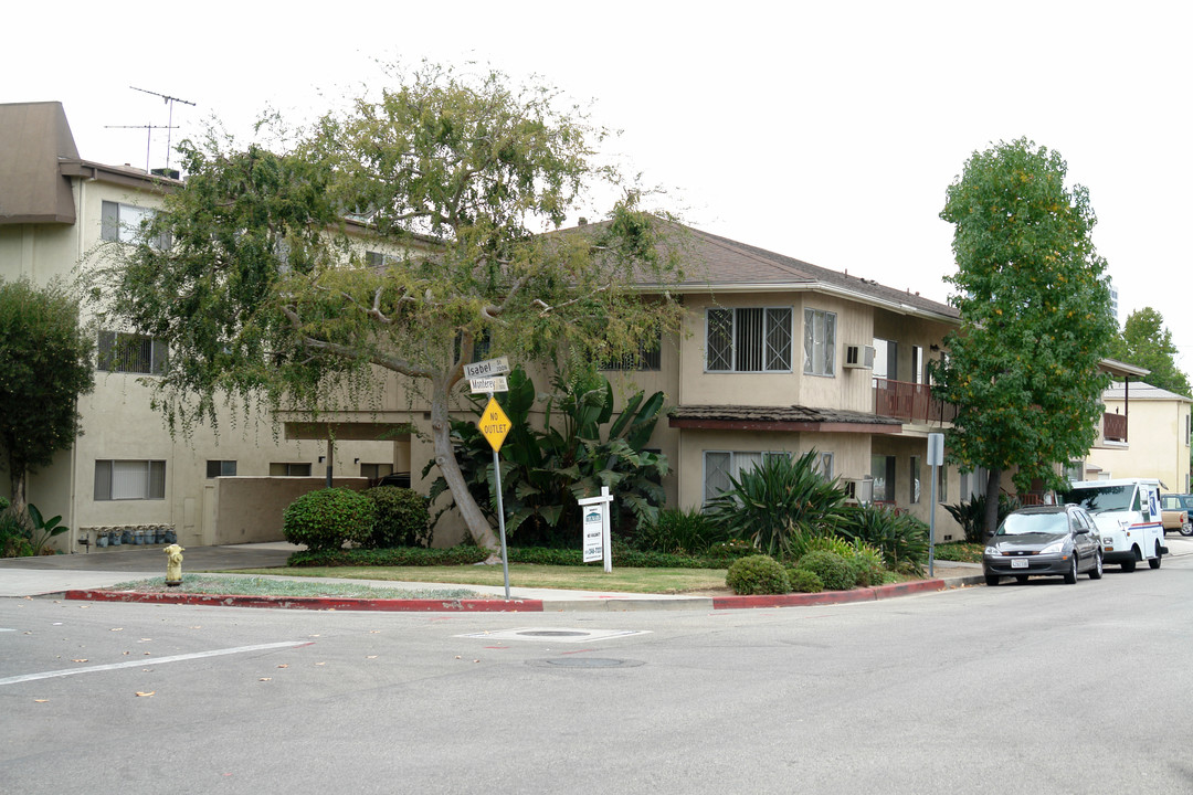 725 N Isabel St in Glendale, CA - Foto de edificio