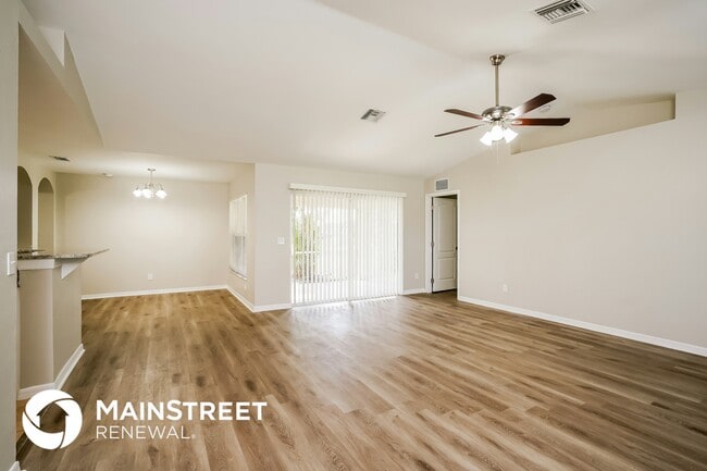 1609 NE 2nd Ave, Unit 210 in Cape Coral, FL - Building Photo - Building Photo