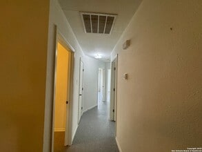635 Bexar Dr, Unit 1624 in San Antonio, TX - Building Photo - Building Photo
