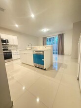 933 NE 42nd Pl in Homestead, FL - Building Photo - Building Photo