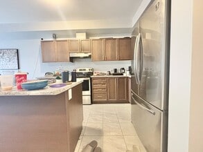 136 Haig St in St Catharines, ON - Building Photo - Building Photo