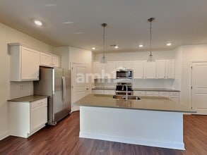 648 Carnaby Ln in Dacula, GA - Building Photo - Building Photo