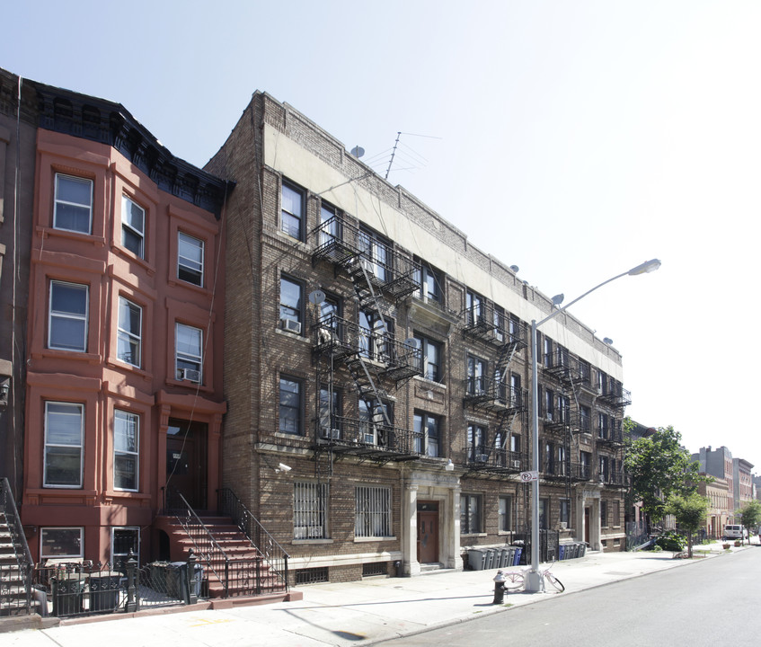 Bertram Arms in Brooklyn, NY - Foto de edificio