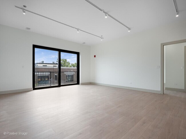 3202 N Racine Ave, Unit 402 in Chicago, IL - Foto de edificio - Building Photo