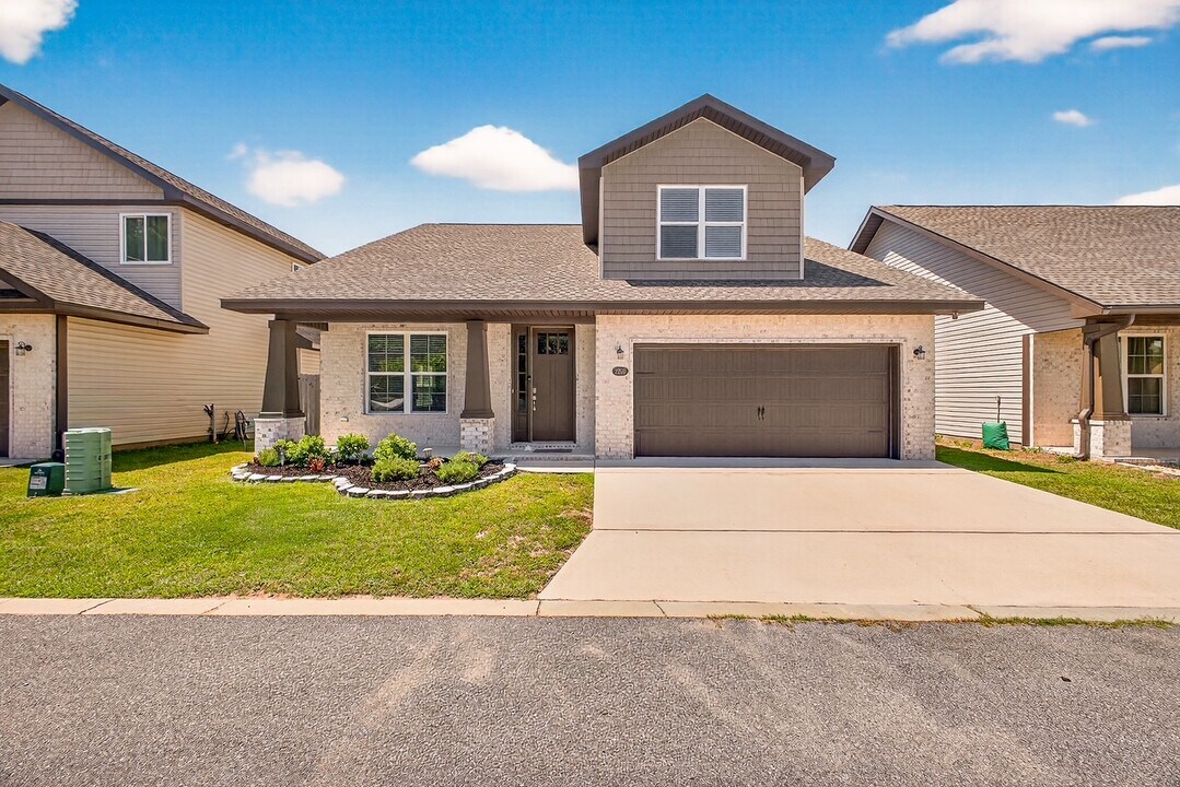 2259 Hadleigh Hills Ct in Navarre, FL - Foto de edificio