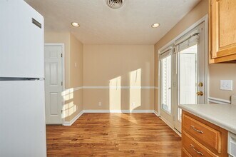 1006 Brooklyn Dr in Springfield, TN - Building Photo - Building Photo