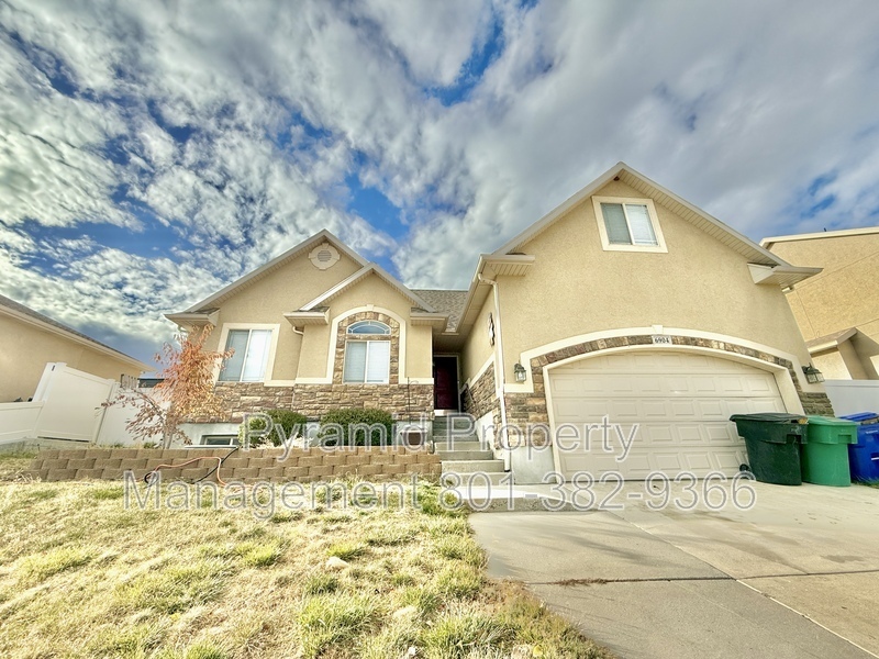 6904 Adventure Way in West Jordan, UT - Building Photo