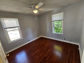 1777 Marks Ave in Akron, OH - Foto de edificio - Building Photo