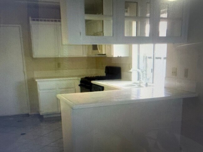 14200 St Tropez Ct in Moreno Valley, CA - Foto de edificio - Building Photo