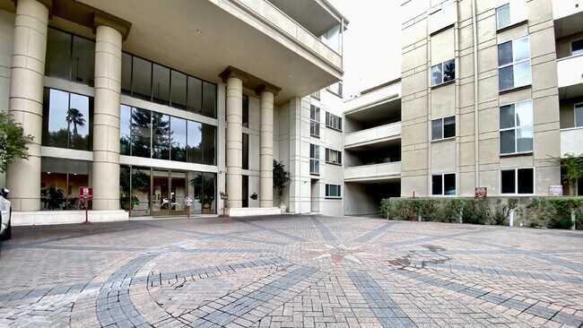 4949 Genesta Ave, Unit Unit 116 in Los Angeles, CA - Building Photo - Building Photo