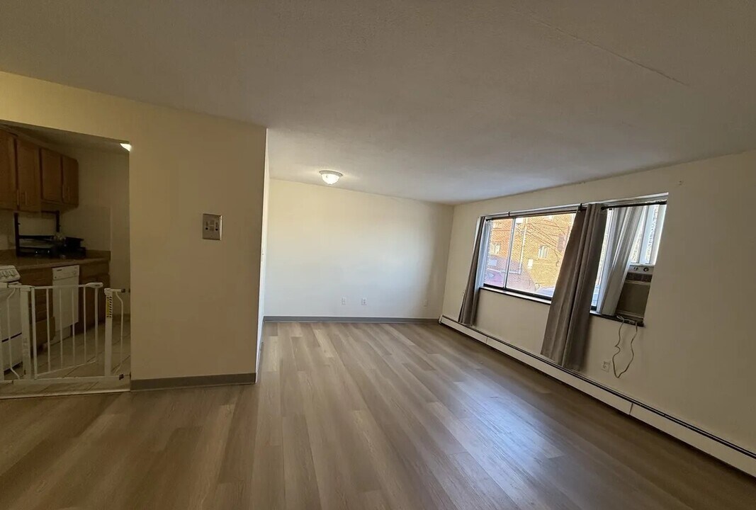 10 Riverside St, Unit g2 in Watertown, MA - Foto de edificio