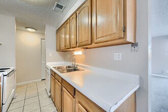130 E Highline Cir in Littleton, CO - Building Photo - Building Photo