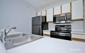 1551 Crystal Rock Ct in Round Lake Beach, IL - Building Photo - Building Photo