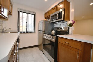 Ellsworth Towers in Pittsburgh, PA - Building Photo