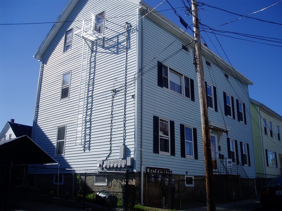 23 Brow St in Fall River, MA - Building Photo