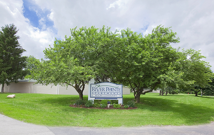 River Pointe Apartments in Mishawaka, IN - Foto de edificio