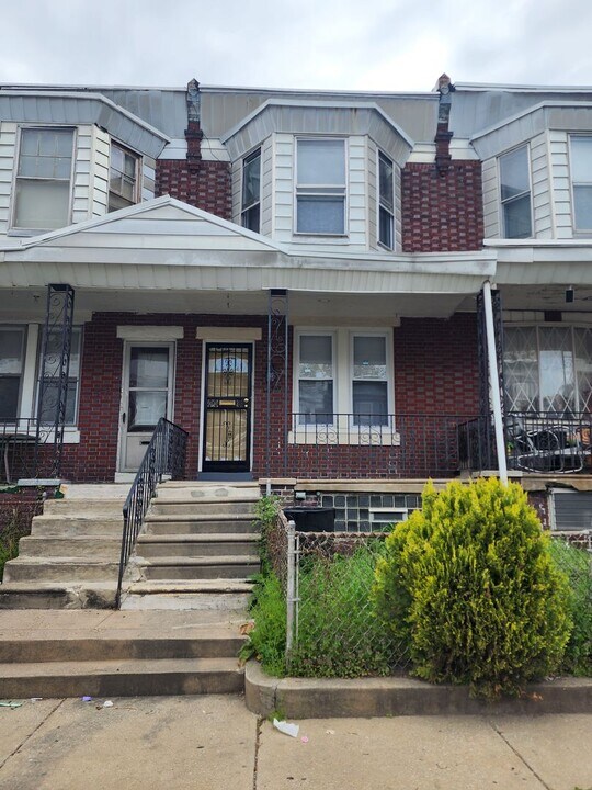 1554 N Frazier St in Philadelphia, PA - Building Photo
