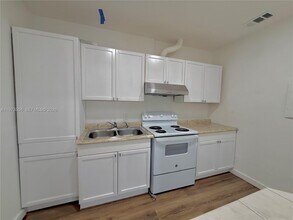 435 NW 44th Ave in Miami, FL - Foto de edificio - Building Photo