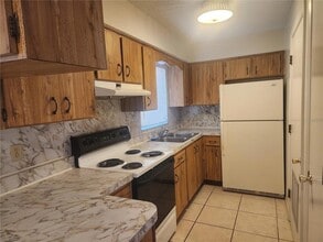 214 Colonia Ln E in Nokomis, FL - Building Photo - Building Photo