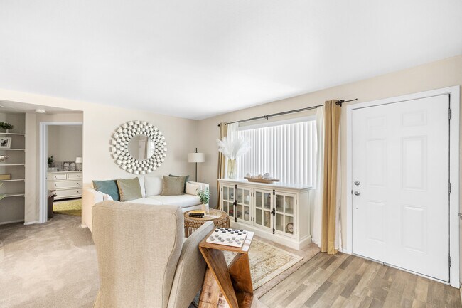 Mountain View Apartments in Moreno Valley, CA - Foto de edificio - Building Photo