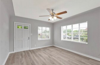 925 17th St S in St. Petersburg, FL - Foto de edificio - Building Photo