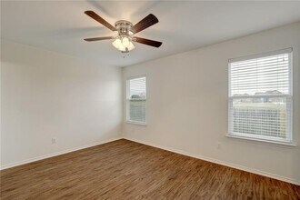 261 New Bridge Dr in Kyle, TX - Building Photo - Building Photo