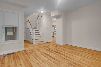 29-33-33 Highland Ave, Unit 4 in Fitchburg, MA - Building Photo - Building Photo