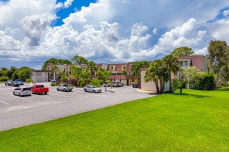 Villas Escondido in Titusville, FL - Foto de edificio - Building Photo