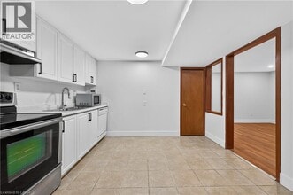 369 Berkindale Dr in Hamilton, ON - Building Photo - Building Photo